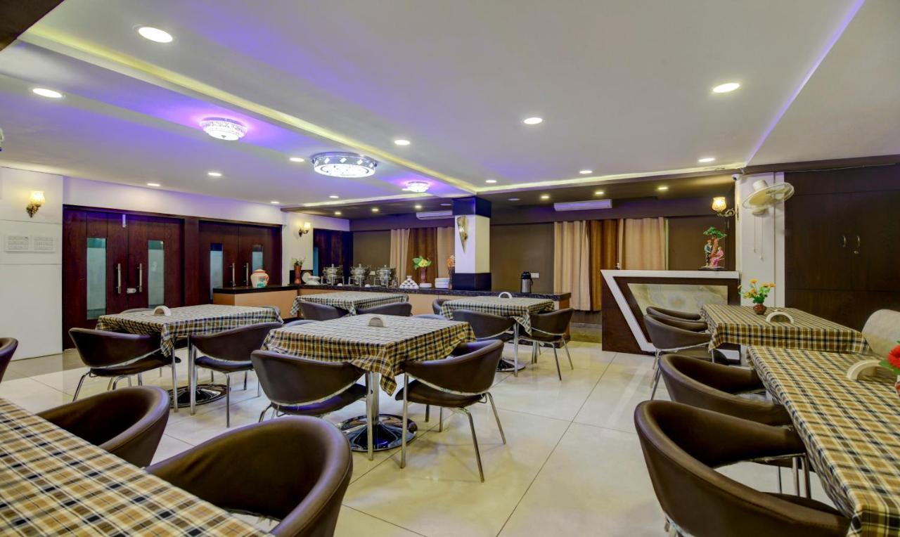 Hotel Signature Planet Indore Bagian luar foto