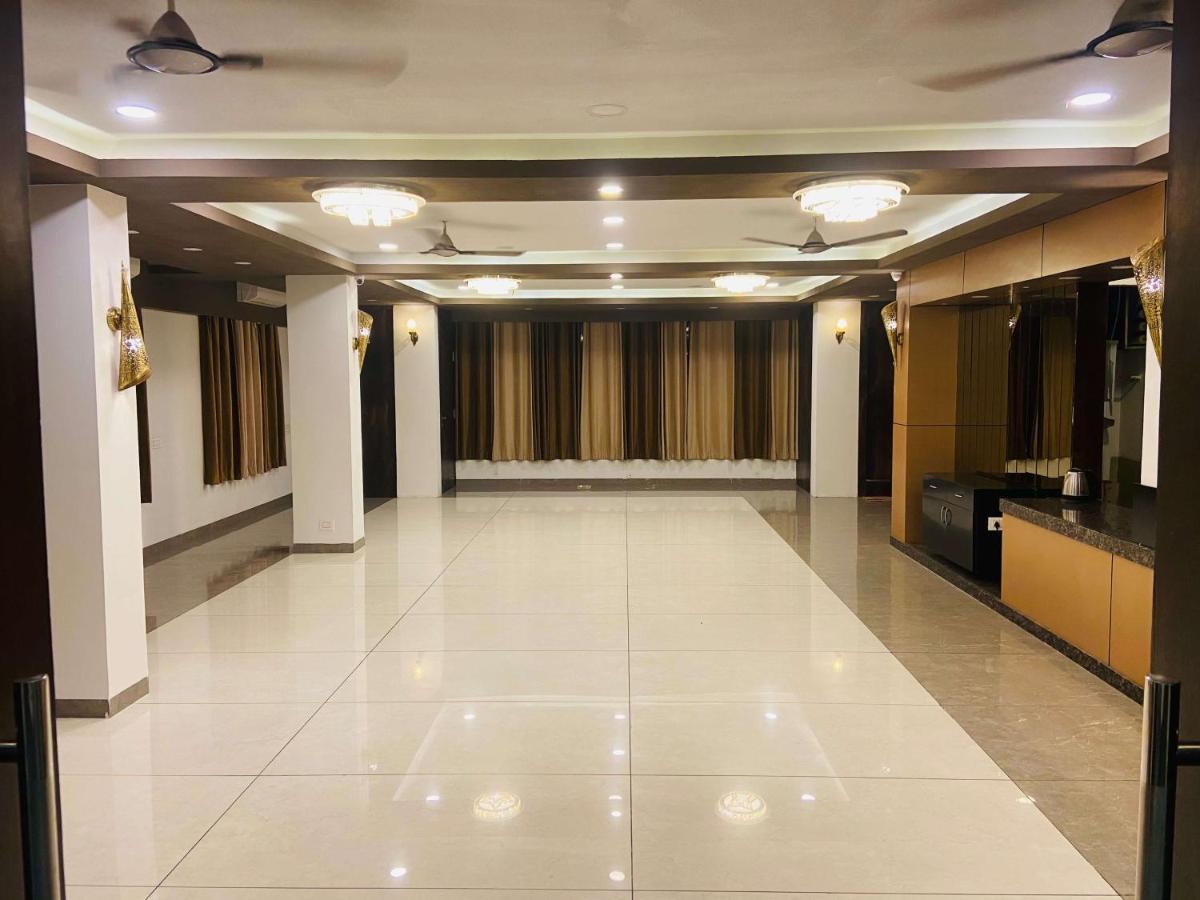 Hotel Signature Planet Indore Bagian luar foto