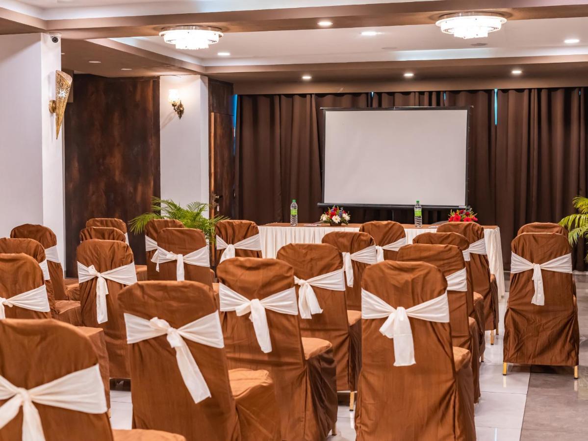 Hotel Signature Planet Indore Bagian luar foto