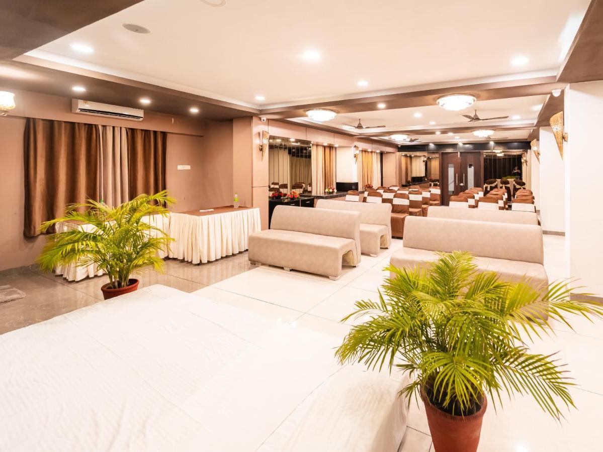 Hotel Signature Planet Indore Bagian luar foto