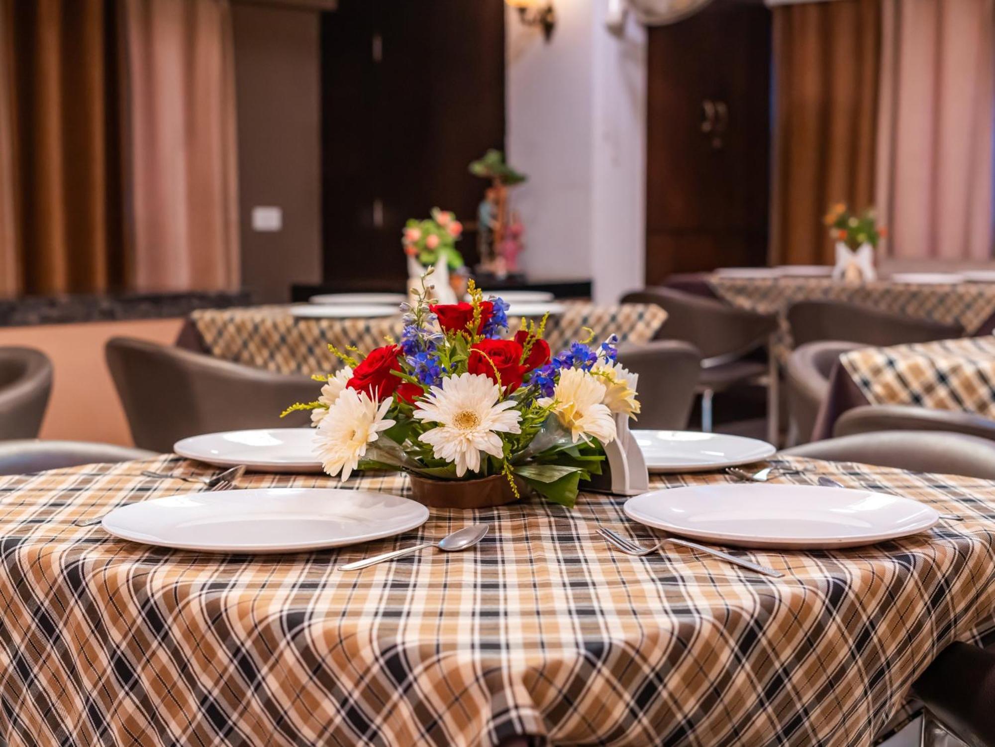 Hotel Signature Planet Indore Bagian luar foto