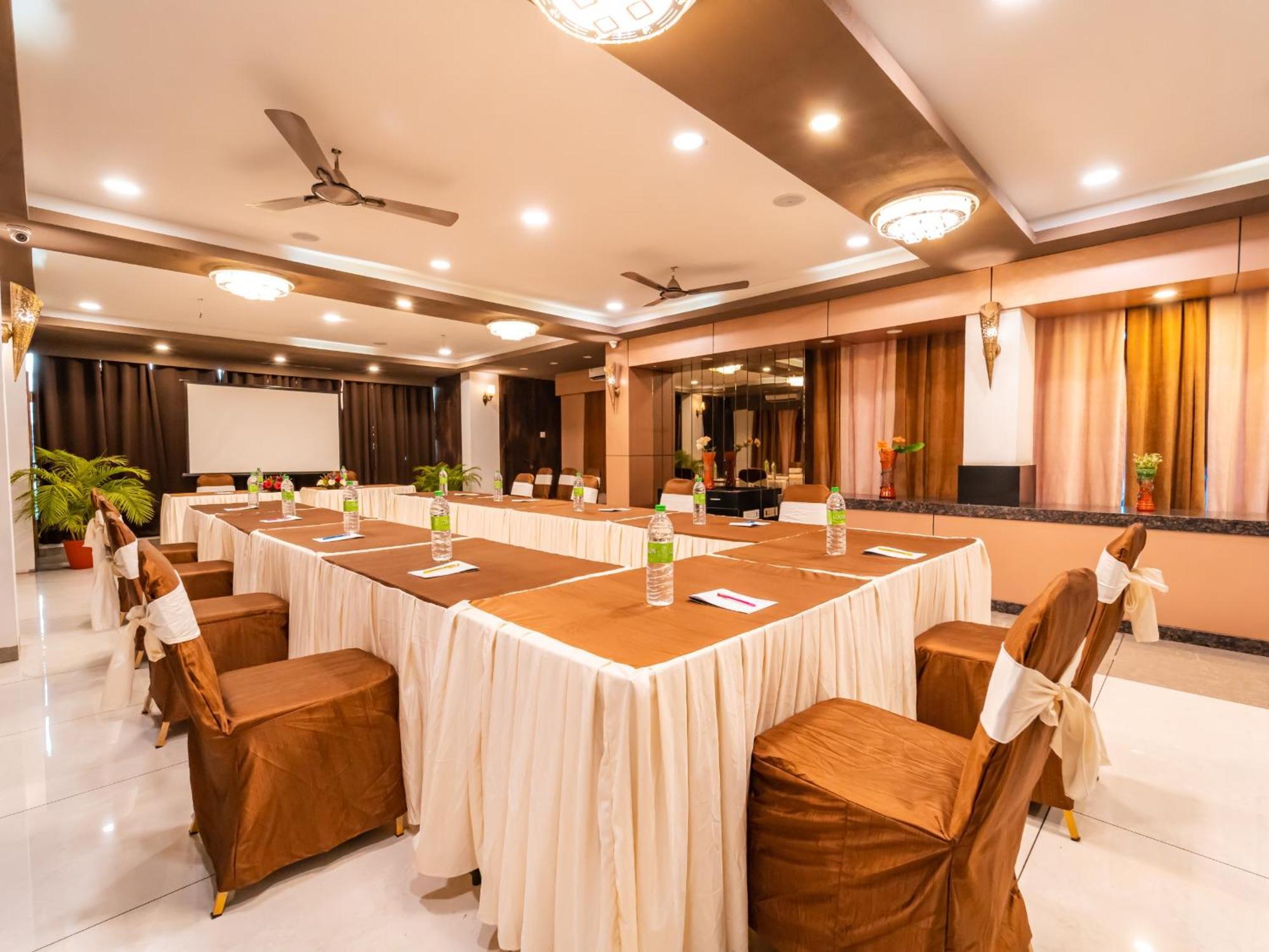 Hotel Signature Planet Indore Bagian luar foto